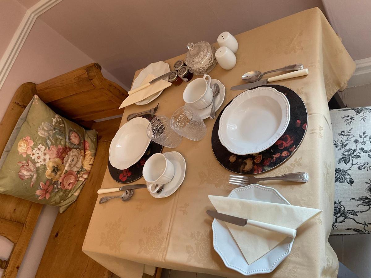 Albury House Bed & Breakfast Кромър Екстериор снимка