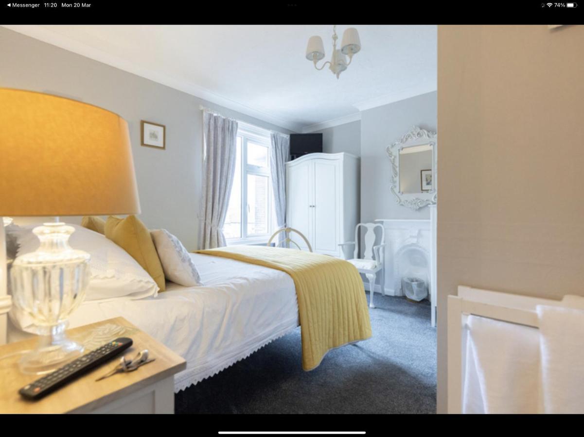 Albury House Bed & Breakfast Кромър Екстериор снимка